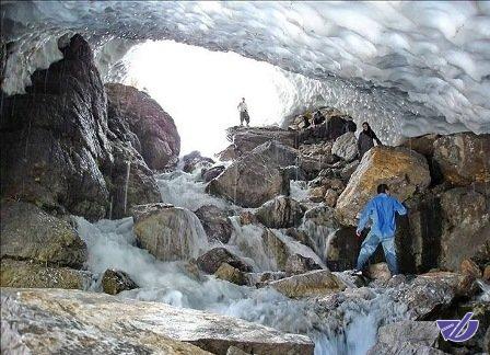 ریزش غار یخی کوهرنگ یک کشته و پنج مصدوم به جای گذاشت