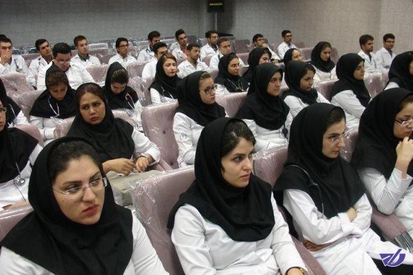 ضرورت جدا سازی آموزش دانشجویان پزشکی از دستیاران