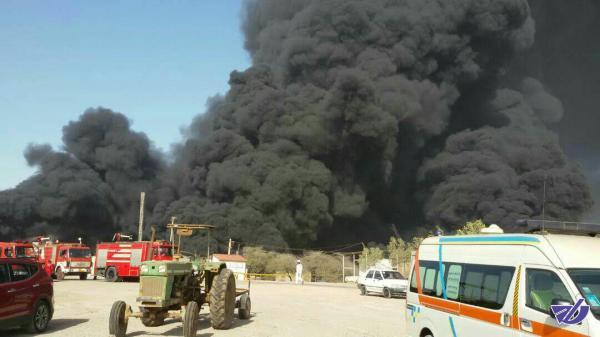 اعزام چهار آمبولانس و یک اتوبوس‌آمبولانس به محل آتش‌سوزی مخزن مواد نفتی در بندرعباس