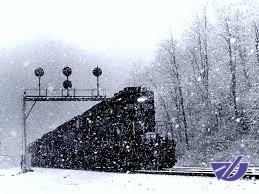 هیچ مسیر ریلی بسته نشده/ قطاری در برف نمانده است