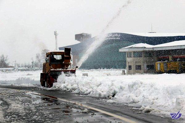 پاکسازی باند فرودگاه با برفروب خودران