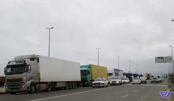 ۲۲ کامیون عراقی پشت مرزهای ایران