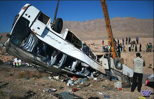 واژگونی اتوبوس در جاده ساوه 10 مجروح برجای گذاشت