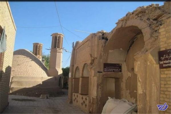 خنجر معماری غرب بر بدنه سنتی یزد